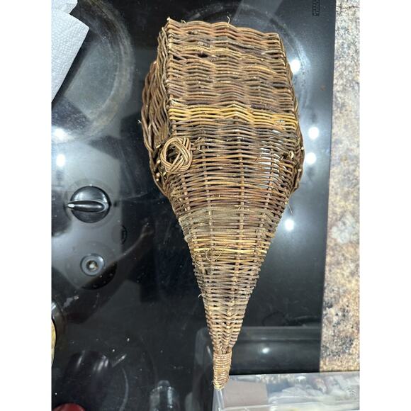 Wicker Brown Wall Hanging Cornucopia Basket Home Decor Flat Back - Picture 5 of 6